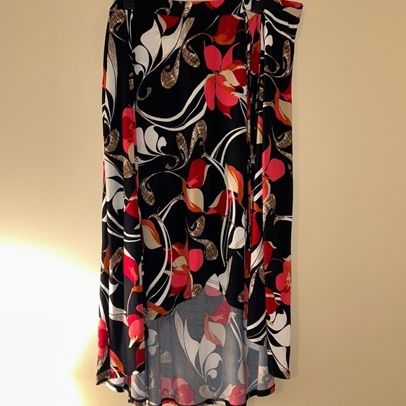 Le Lis Dresses & Skirts - Lovely Floral Asymmetrical Skirt